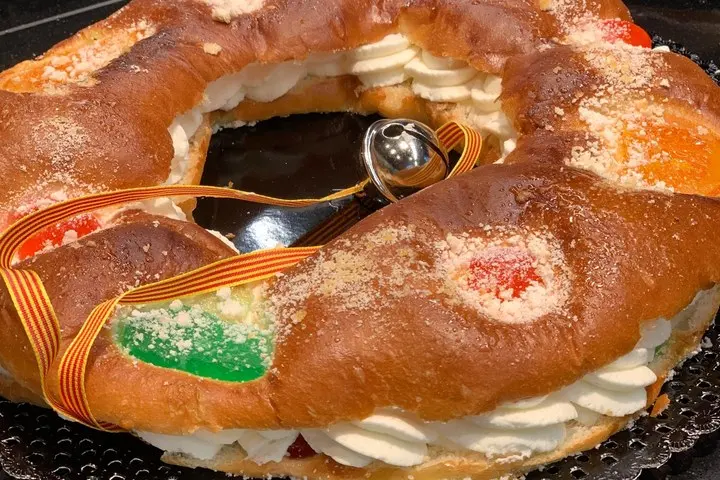 Tortell de Reis farcit de nata