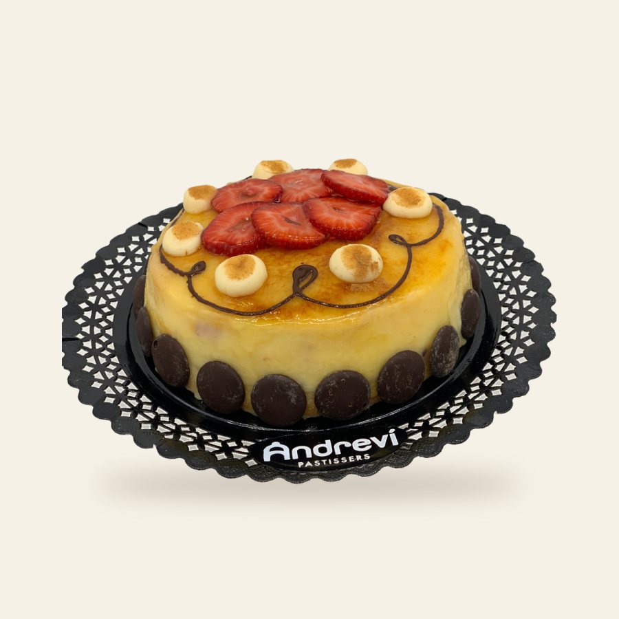 Torta alla crema pasticcera con fragole